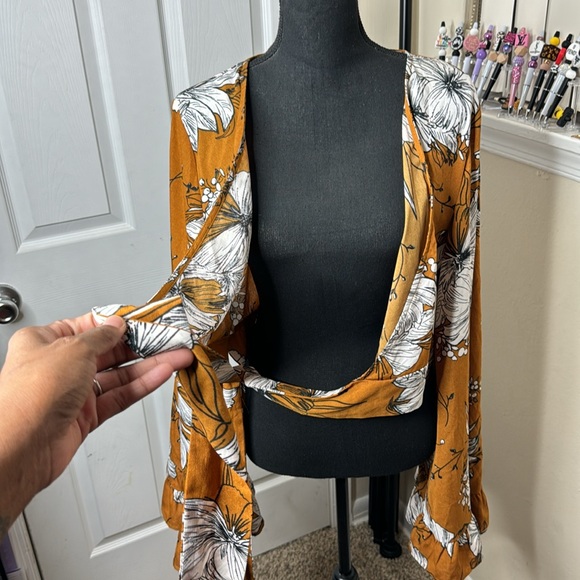 Nice Full Wrap Top - Picture 6 of 6